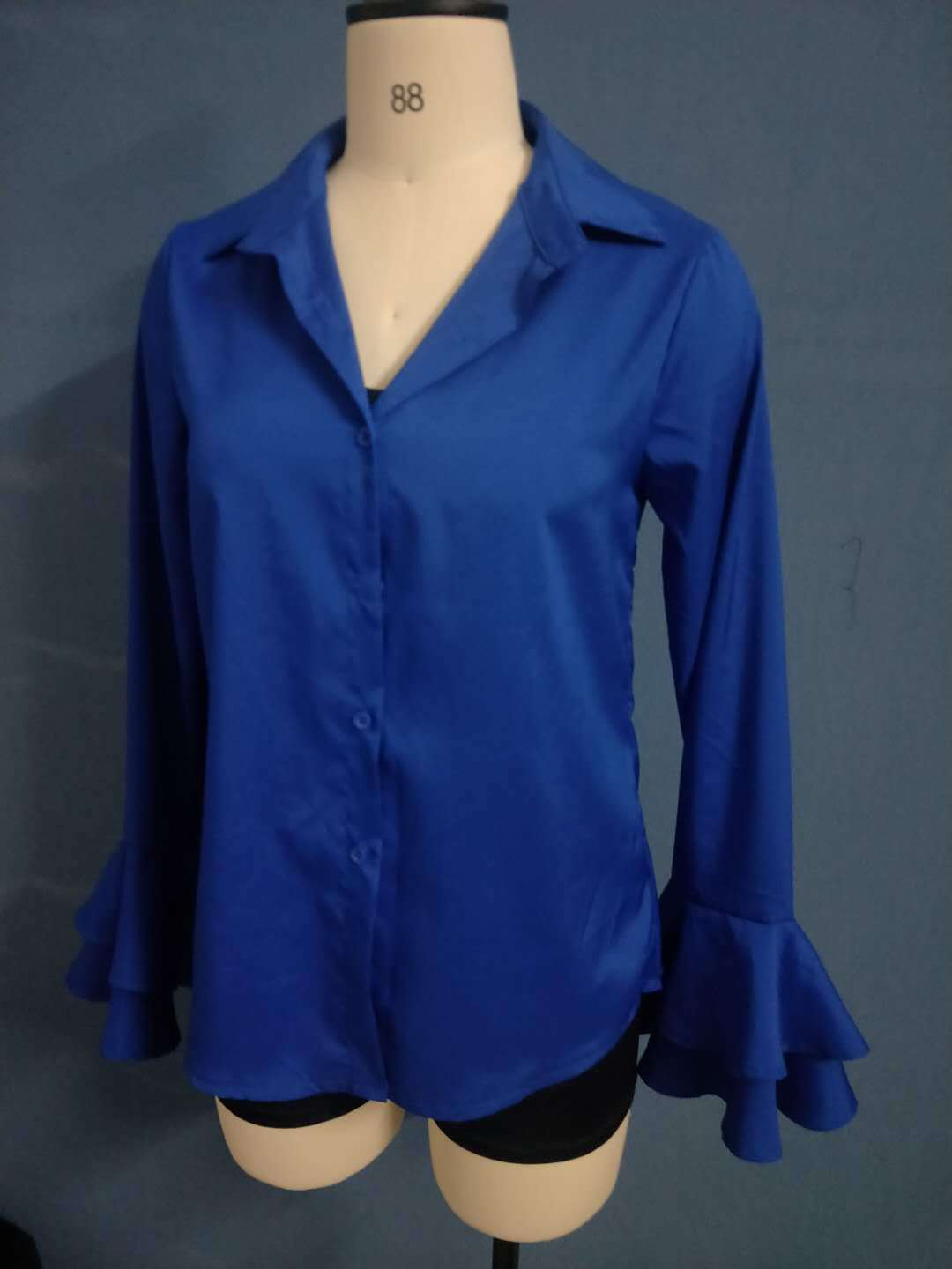 Spacewallart chiffon casual long-sleeved shirt top in light, flowy fabric, featuring a relaxed fit and subtle design details.