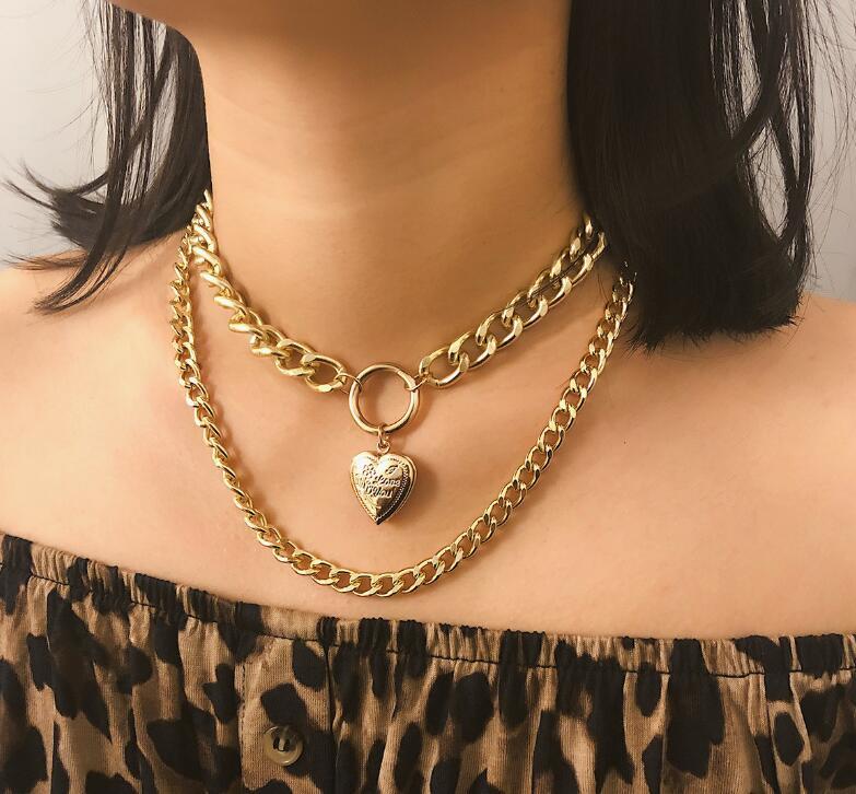 Spacewallart metal heart choker necklace with a sleek, minimalist design, perfect for stylish accessories and everyday wear.