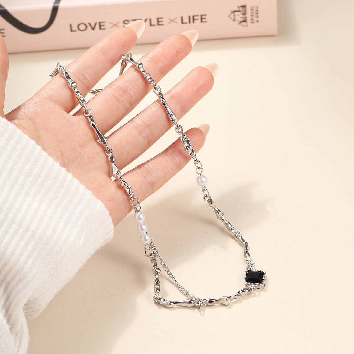 Irregular fashion necklace from Spacewallart, stylish accessories with unique design and metallic finish.
