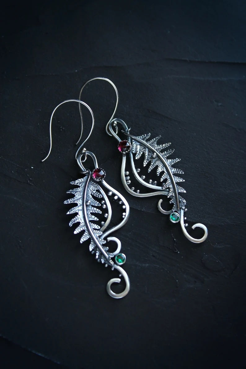 Silver tail-shaped earrings from Spacewallart, stylish accessories with a sleek, modern design for everyday wear.