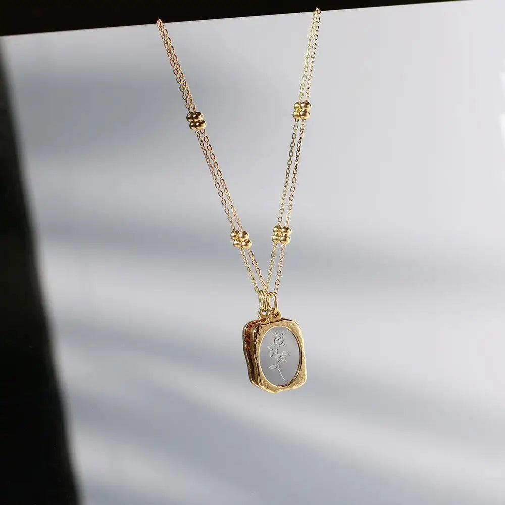 Spacewallart CAELUM accessories featuring sleek, modern design with intricate details and a stylish finish.