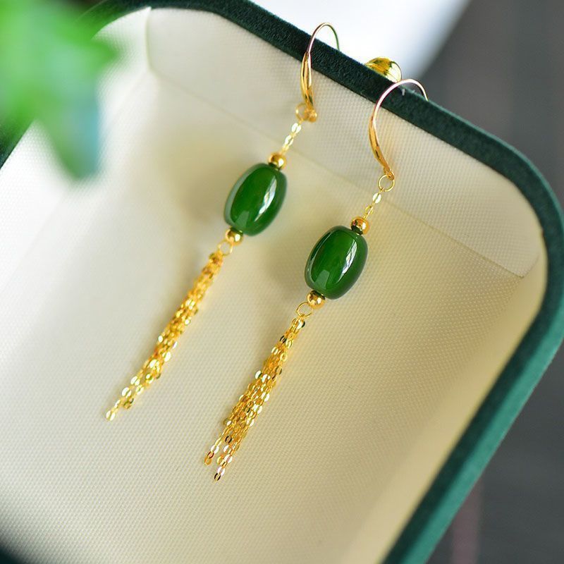 Spacewallart oval earrings, stylish accessories with sleek oval design, perfect for adding a sophisticated touch to any outfit.