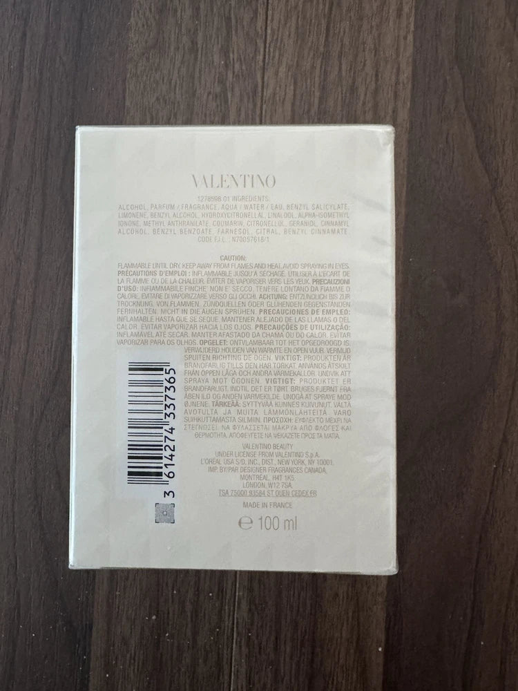 Valentino Donna Born In Roma Ivory Eau de Parfum bottle for women, featuring elegant design and fragrance details.