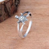 Personalized tortoise rings from Spacewallart, stylish accessory featuring unique tortoise shell design and customizable details.