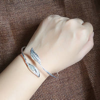 Spacewallart bangle bracelet set featuring sleek, metallic accessories with modern design, perfect for stylish arm jewelry.