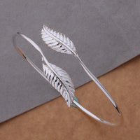 Spacewallart bangle bracelets set with metallic and textured finishes, stylish accessories for casual or formal outfits.