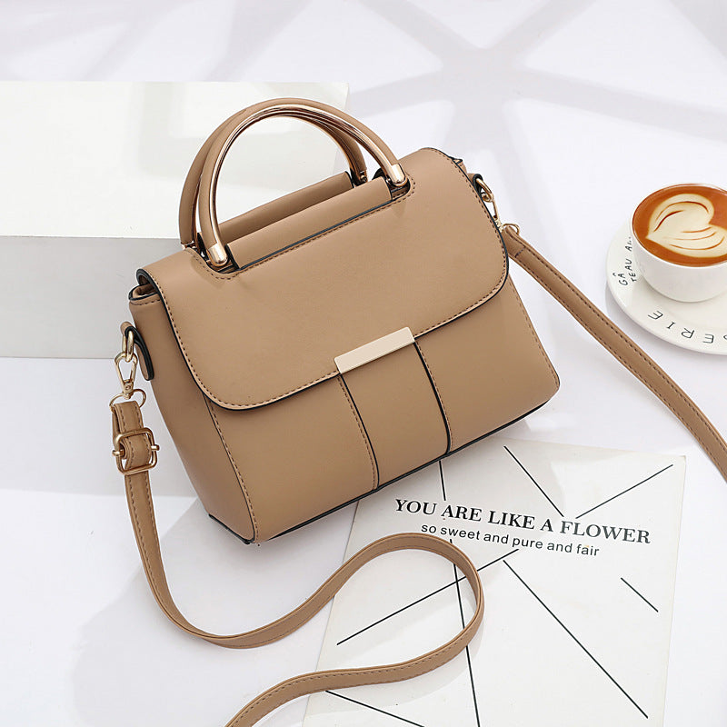 Spacewallart Trend Shoulder Messenger Bag for accessories, featuring a sleek design and adjustable strap, suitable for daily use.
