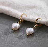 Elegant women's earrings from Spacewallart, showcasing stylish accessory design with intricate details and a polished finish.