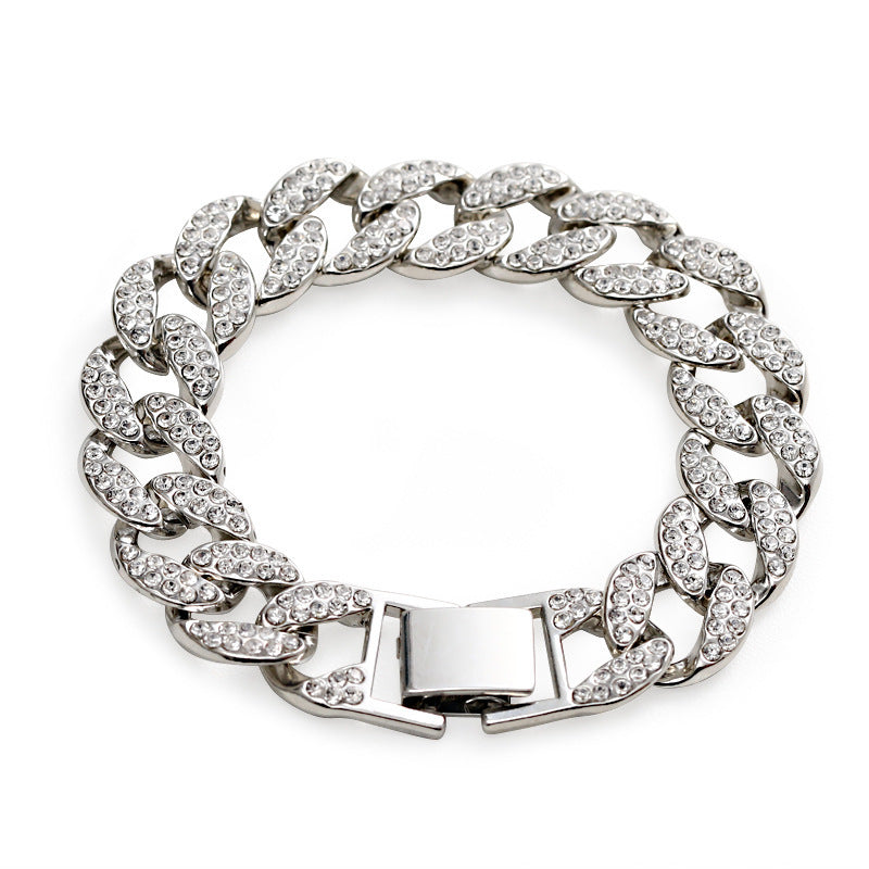 Cuban thick link chain bracelet in silver metal, stylish accessories by Spacewallart, close-up view of the chain links.