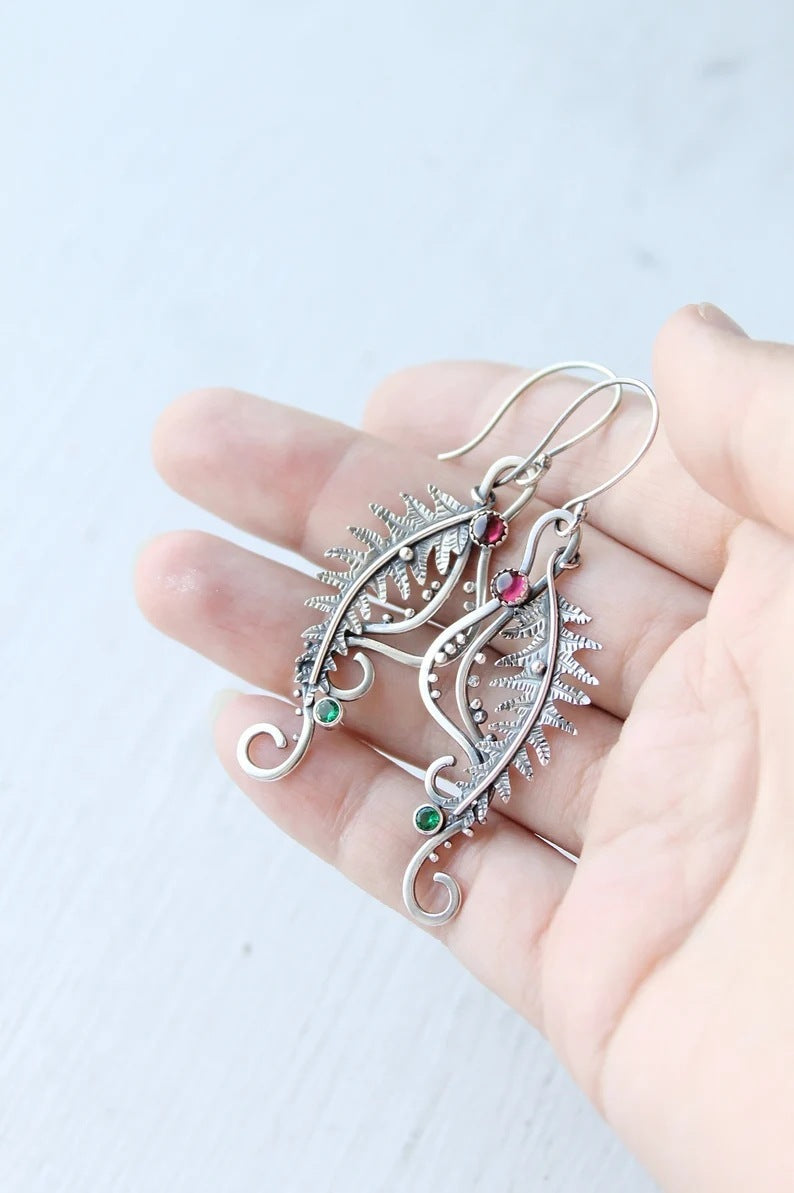 Spacewallart tail shape earrings, stylish accessories with unique design, featuring sleek tail-inspired shapes for trendy fashion.