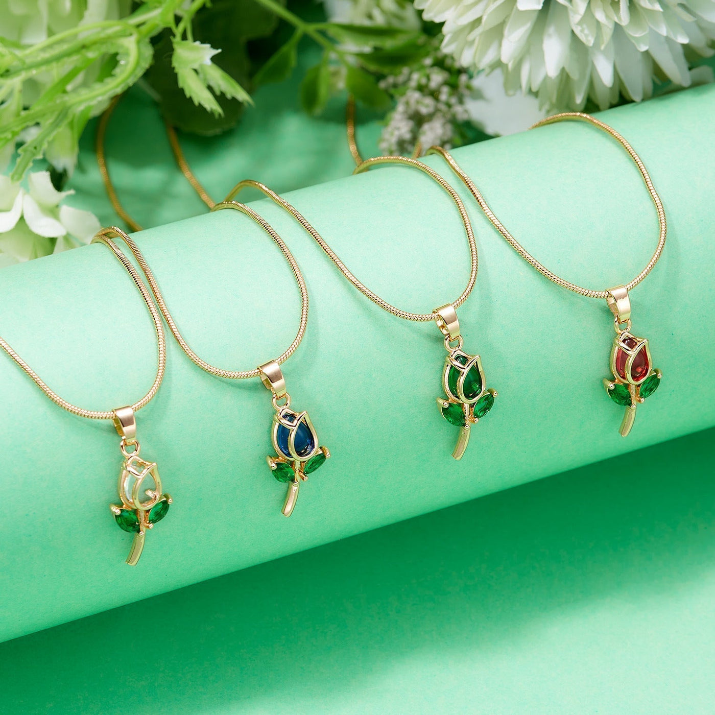 Elegant tulip-shaped necklace from Spacewallart, featuring delicate floral design and silver-tone finish.