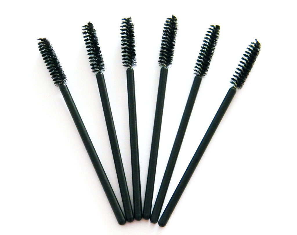 Spacewallart One-off Eyelash Brush for beauty, with fine bristles for gentle eyelash grooming and separation.