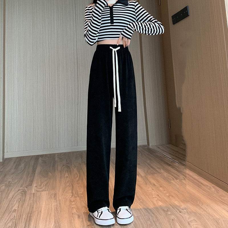 Makaron knitted wide-leg pants in beige from Spacewallart, displayed on a model showcasing relaxed fit and stylish design.