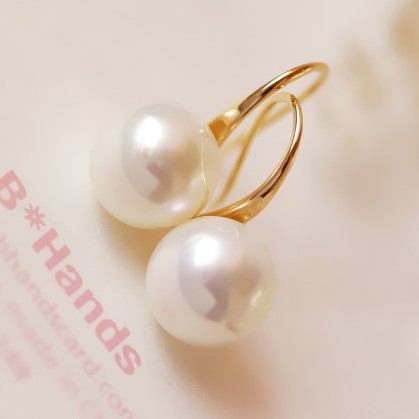 Simple pearl earrings from Spacewallart, featuring elegant white pearls on delicate metal hooks, perfect for accessories.