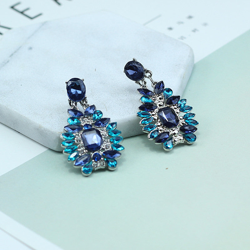 Spacewallart alloy diamond earrings, stylish accessories featuring sparkling diamond details, close-up view of elegant jewelry.