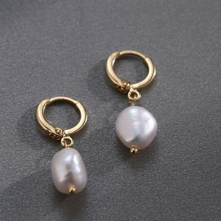 Spacewallart women's earrings, stylish accessory jewelry with gold-tone hoops and dangling design, perfect for everyday wear.
