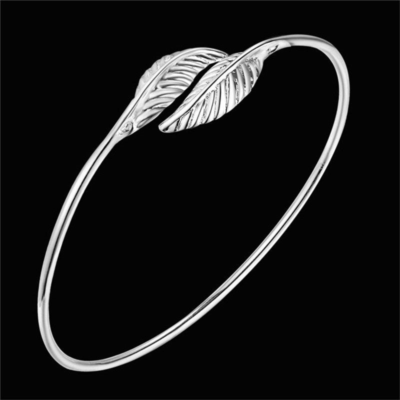 Spacewallart bangle bracelets set with sleek metallic finish, stylish accessories for everyday and special occasions.