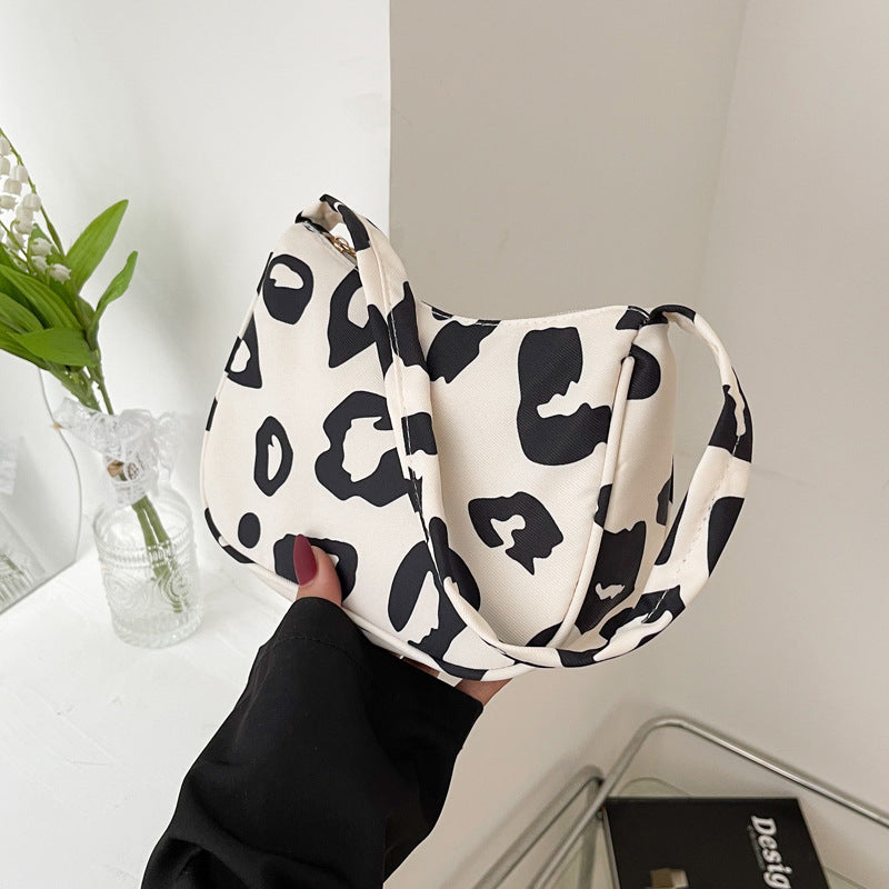 Korean street trend hand-carried bag from Spacewallart, stylish accessories with vibrant design and compact size.