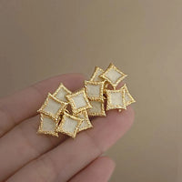 Spacewallart REINE accessories with intricate design, showcasing modern decorative accessories for stylish home decor.