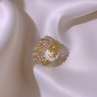 Spacewallart CRYSTA accessories featuring intricate crystal design with reflective surfaces and modern artistic detail.