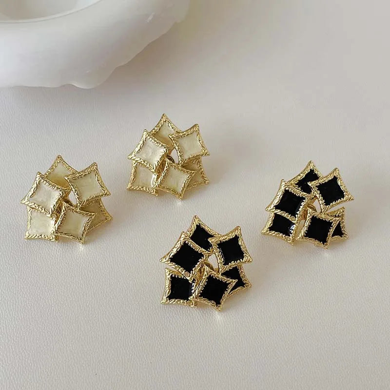 Spacewallart REINE accessories featuring sleek, modern design with intricate details, ideal for stylish home or office decor.