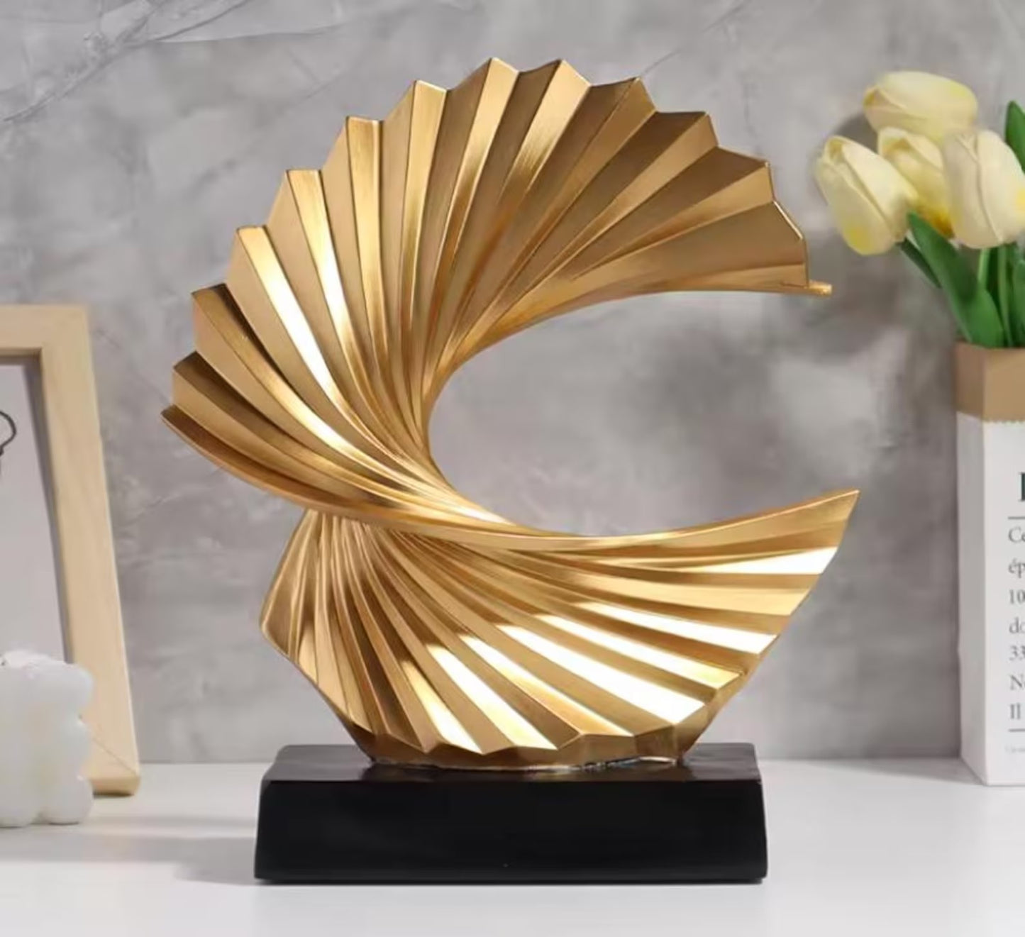 Golden Wave Resin Sculpture – Abstract Art Deco Home Decor