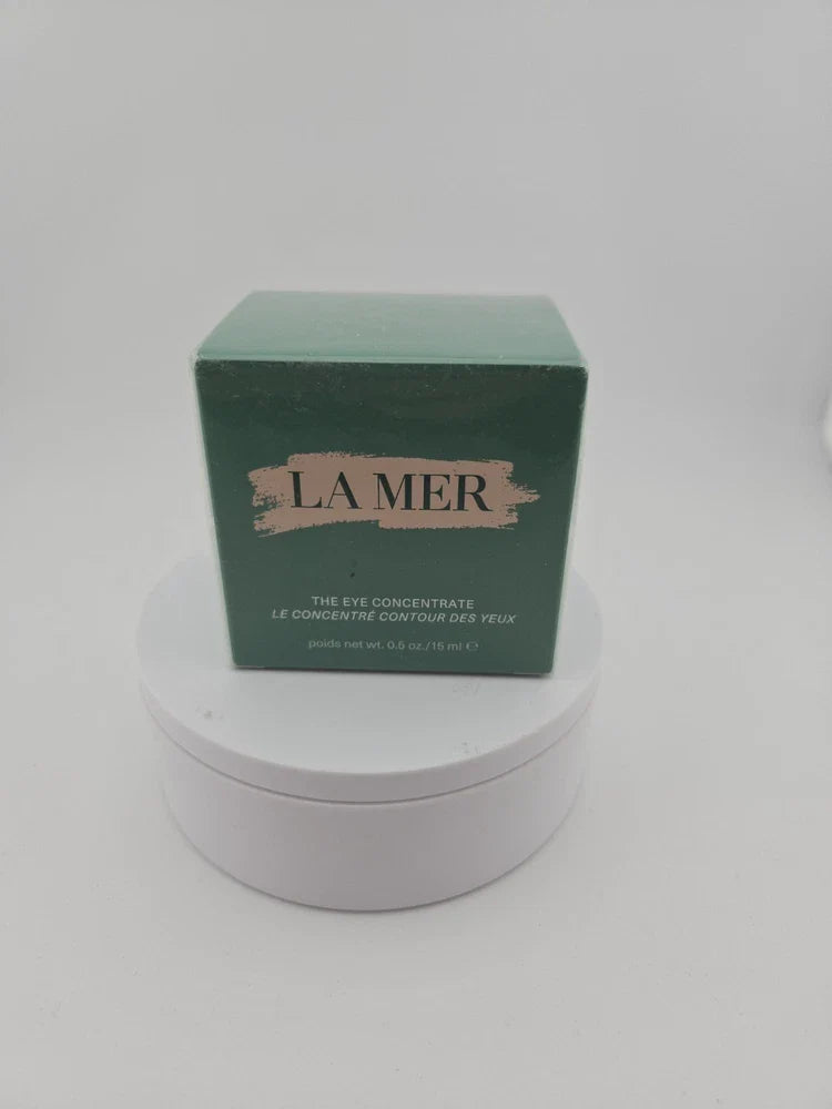 Spacewallart La Mer The Eye Concentrate 0.5 oz beauty product in a sleek jar, designed for eye skincare and anti-aging.